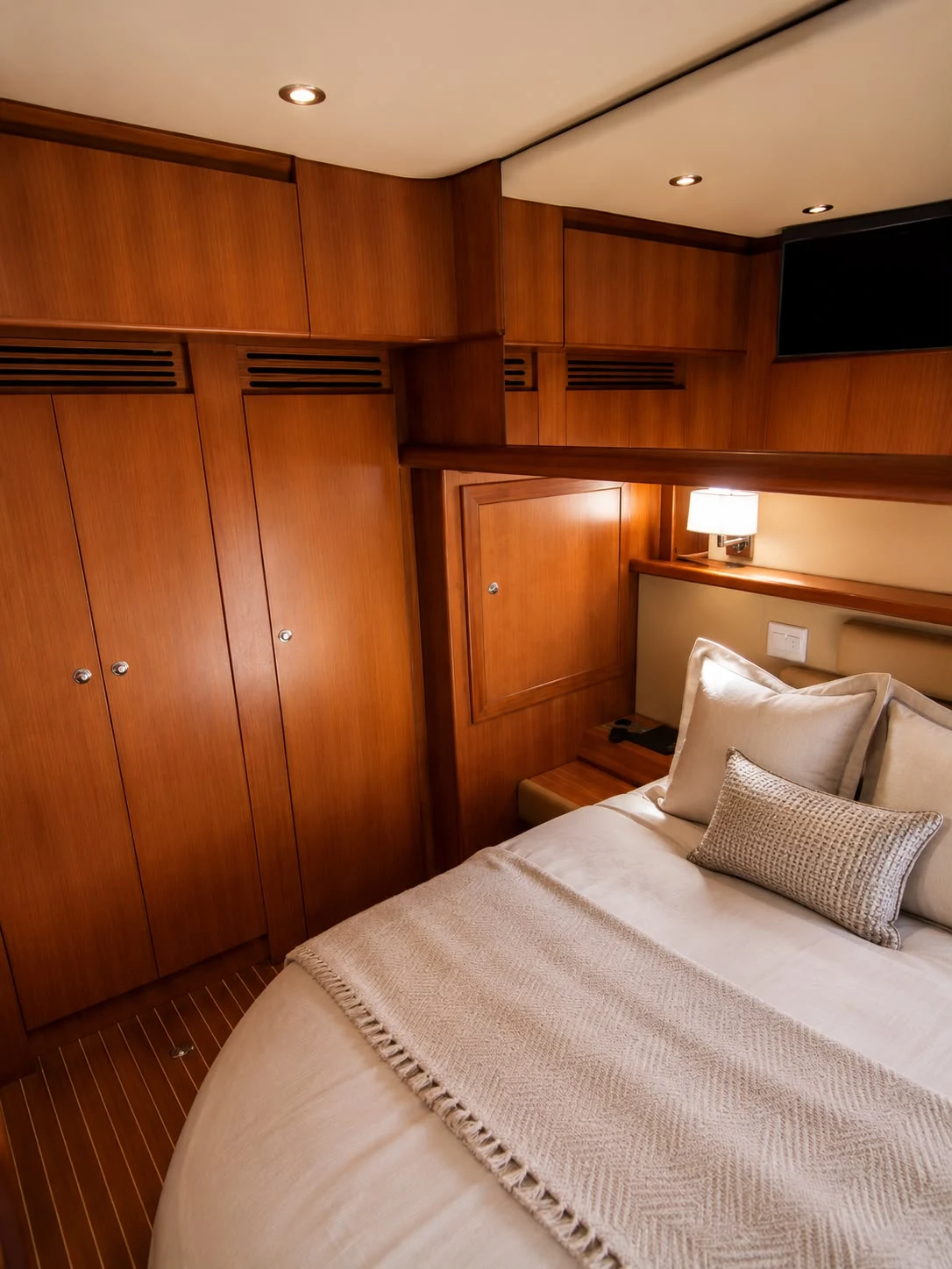 Luxury KuBang 57 HT | Portofino · 8