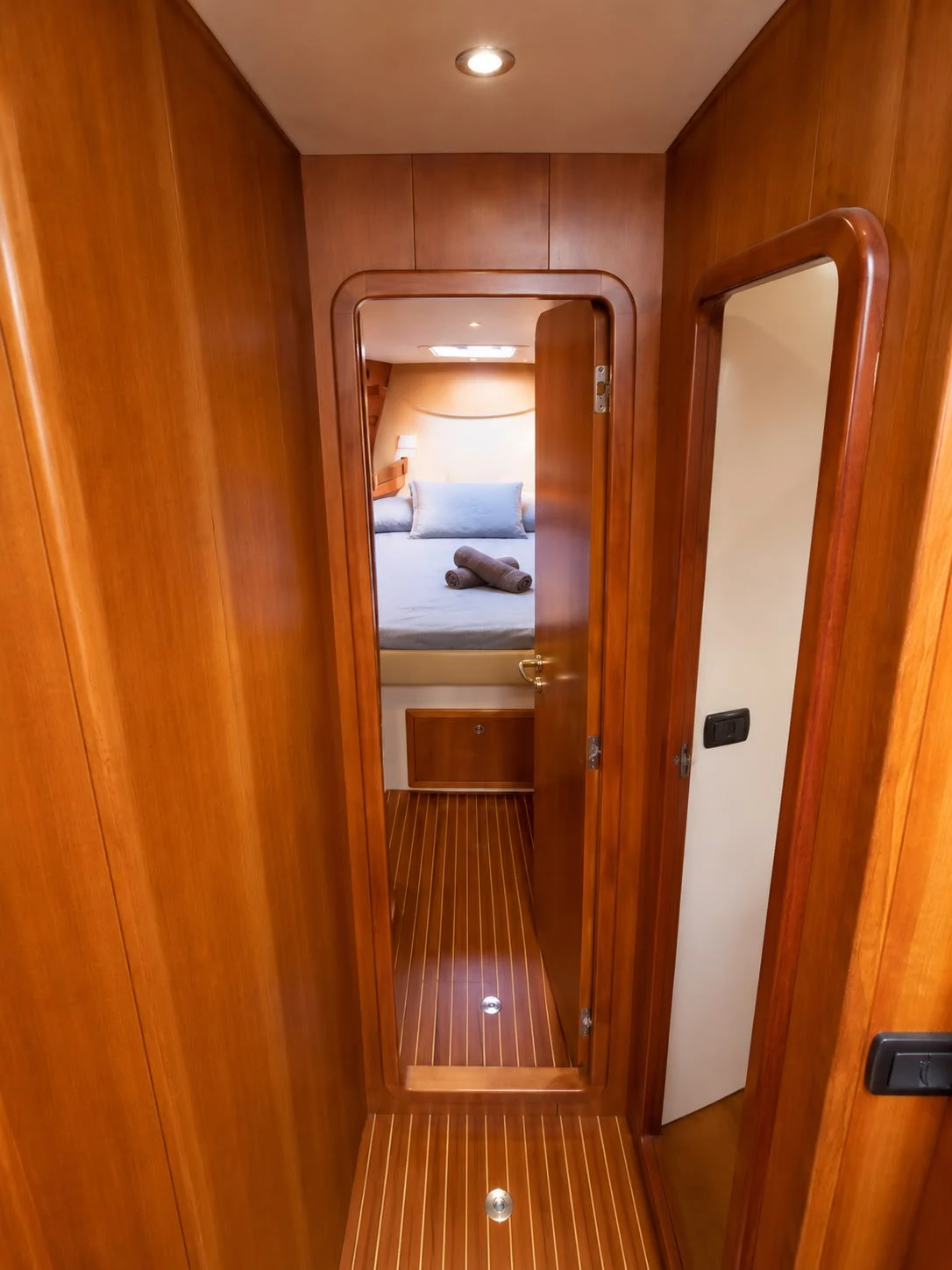 Luxury KuBang 57 HT | Portofino · 9
